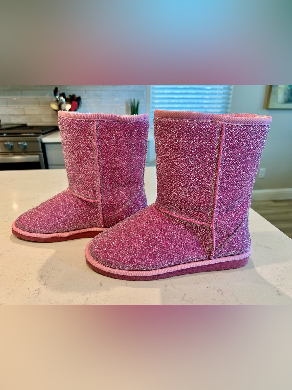 Women’s Frost Boots Size 8 from Dawgs